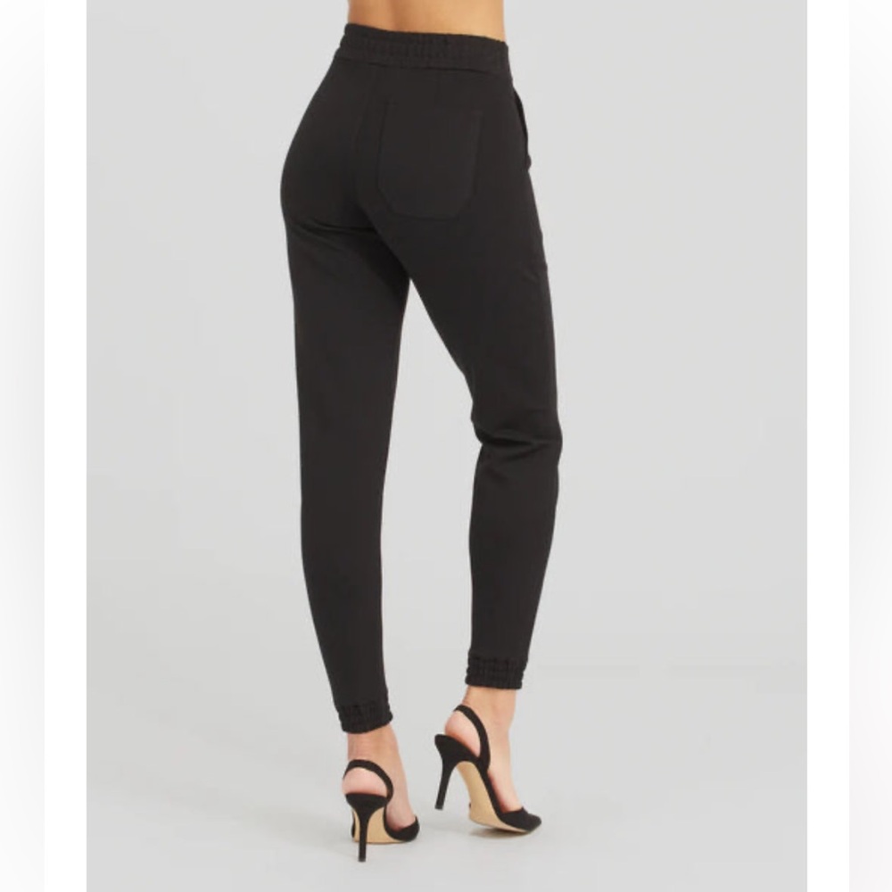 Spanx Classic Black The Perfect Pant Jogger
Spanx